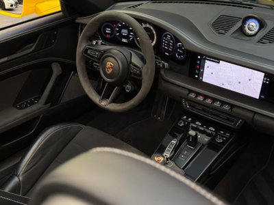 Porsche 911 Cabrio Cabrio 3.0 Carrera 4 GTS (12)