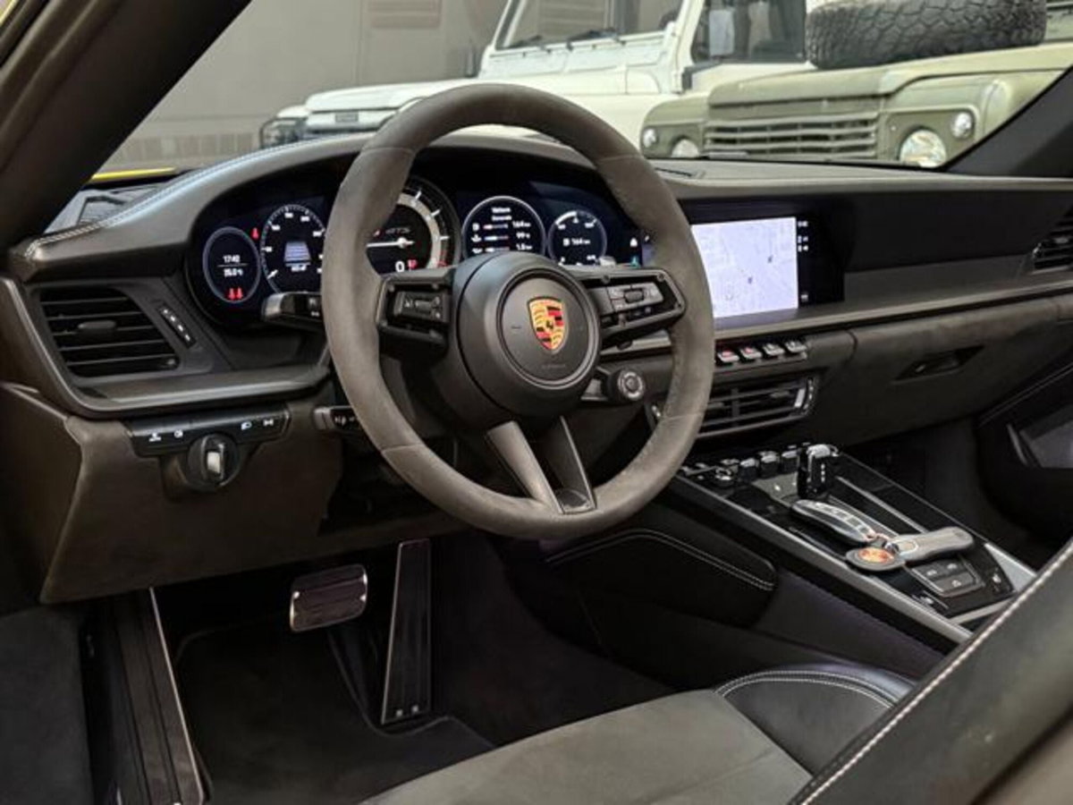 Porsche 911 Cabrio Cabrio 3.0 Carrera 4 GTS (9)