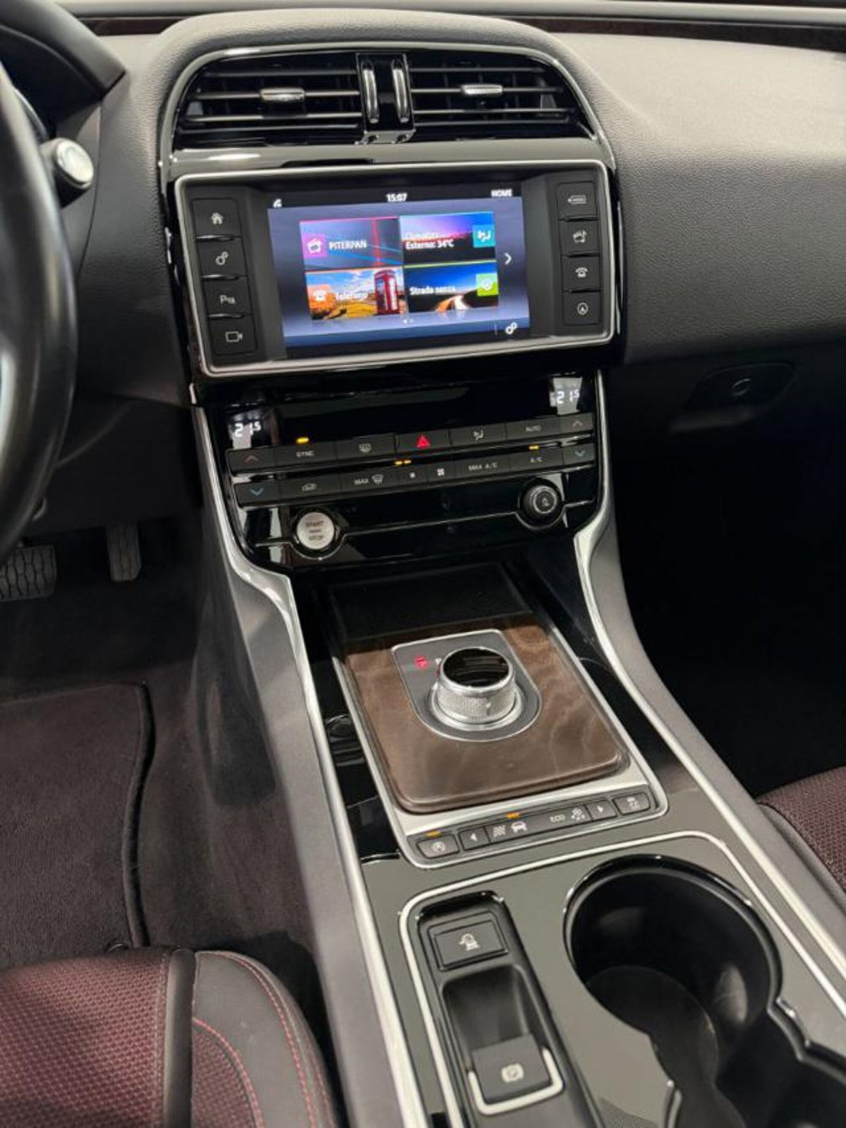 Jaguar XE 2.0 D Turbo 180CV aut. R-Sport (10)