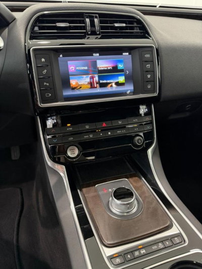 Jaguar XE 2.0 D Turbo 180CV aut. R-Sport (12)