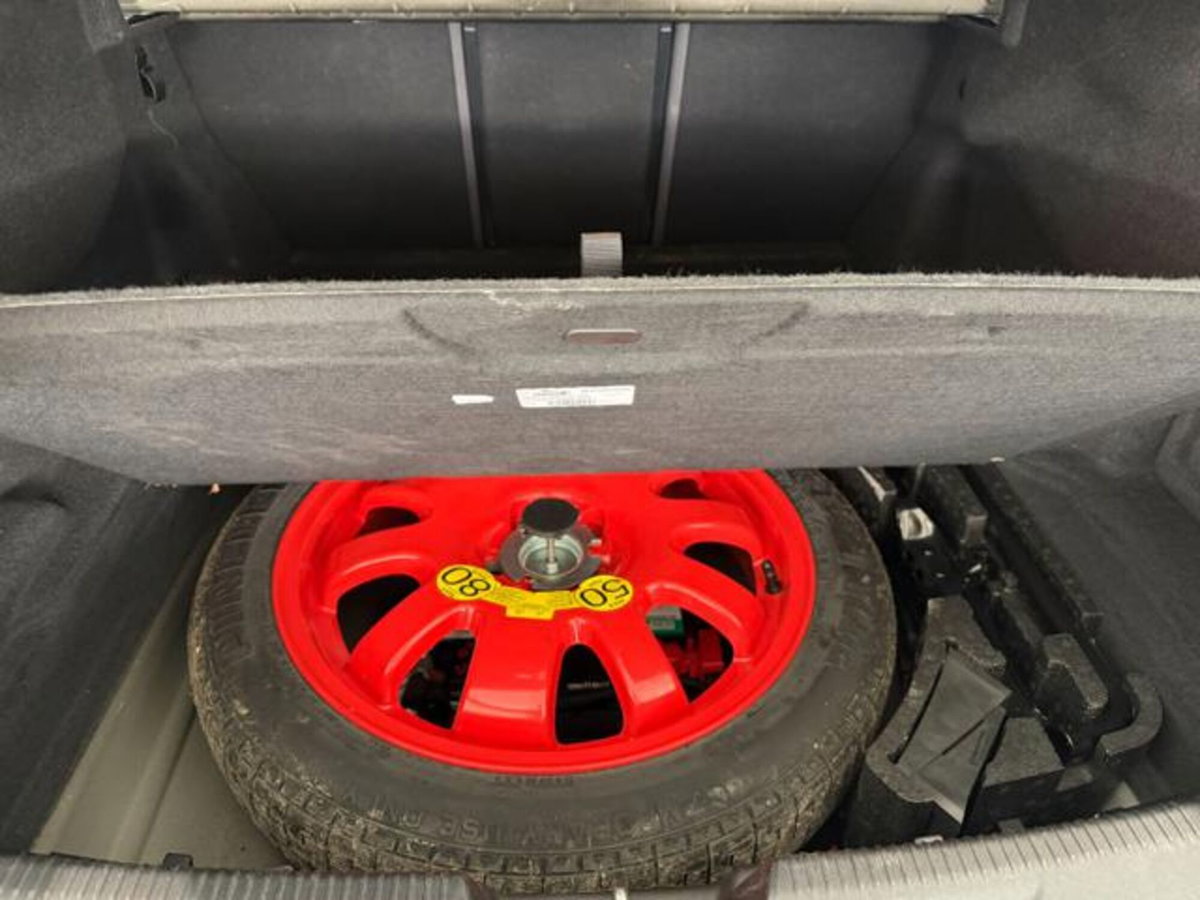 Jaguar XE 2.0 D Turbo 180CV aut. R-Sport (14)