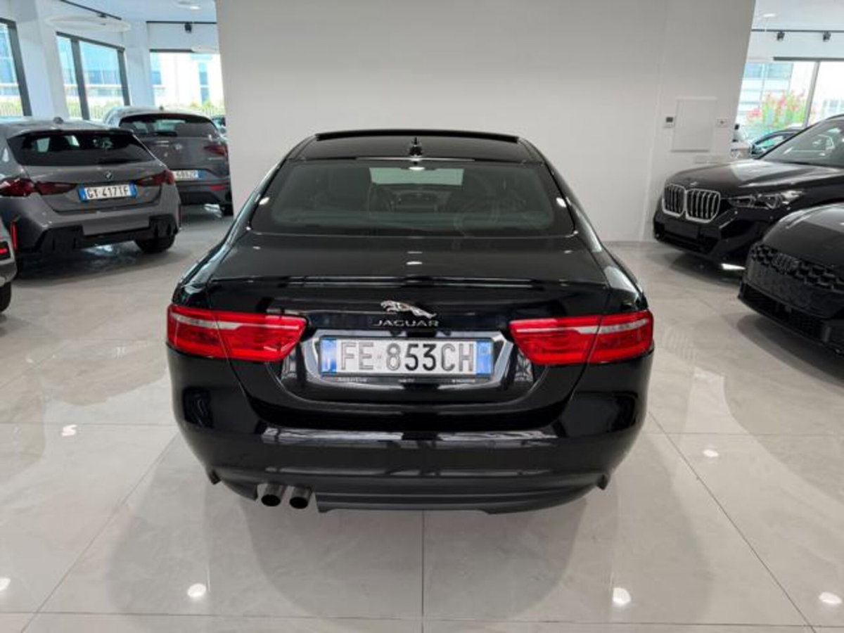 Jaguar XE 2.0 D Turbo 180CV aut. R-Sport (17)