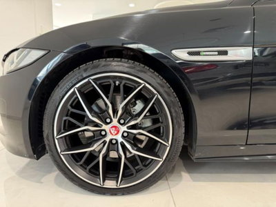 Jaguar XE 2.0 D Turbo 180CV aut. R-Sport (5)