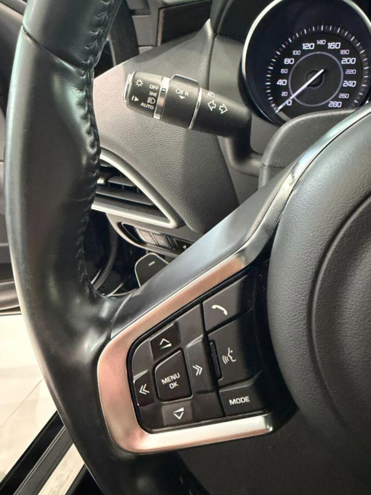 Jaguar XE 2.0 D Turbo 180CV aut. R-Sport (9)