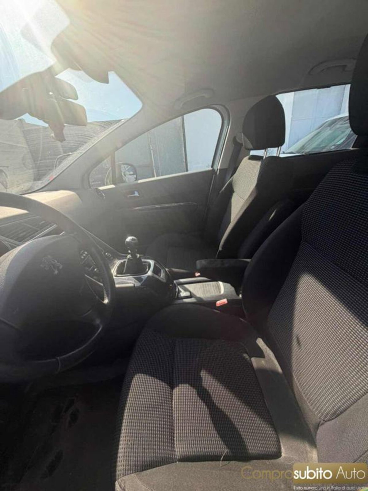 Peugeot 5008 1.6 HDi 112CV Business (10)