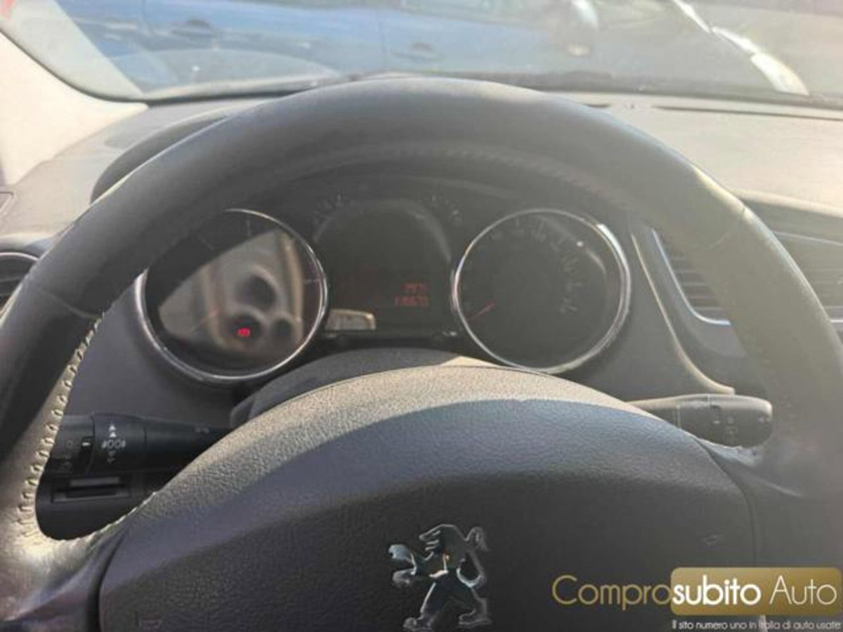 Peugeot 5008 1.6 HDi 112CV Business (11)