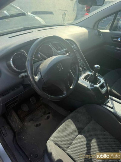Peugeot 5008 1.6 HDi 112CV Business (7)