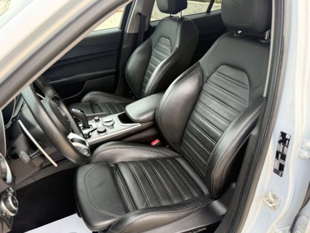 Alfa Romeo Giulia 2.2 Turbodiesel 190 CV AT8 Sprint (18)