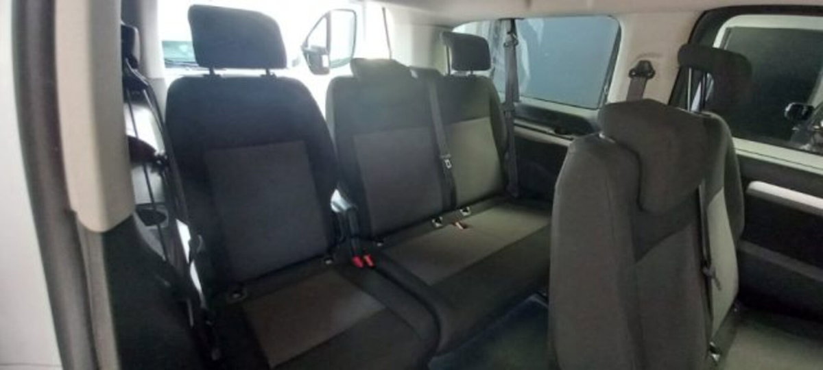 Peugeot Traveller BlueHDi 120 S&S Long Business (8)