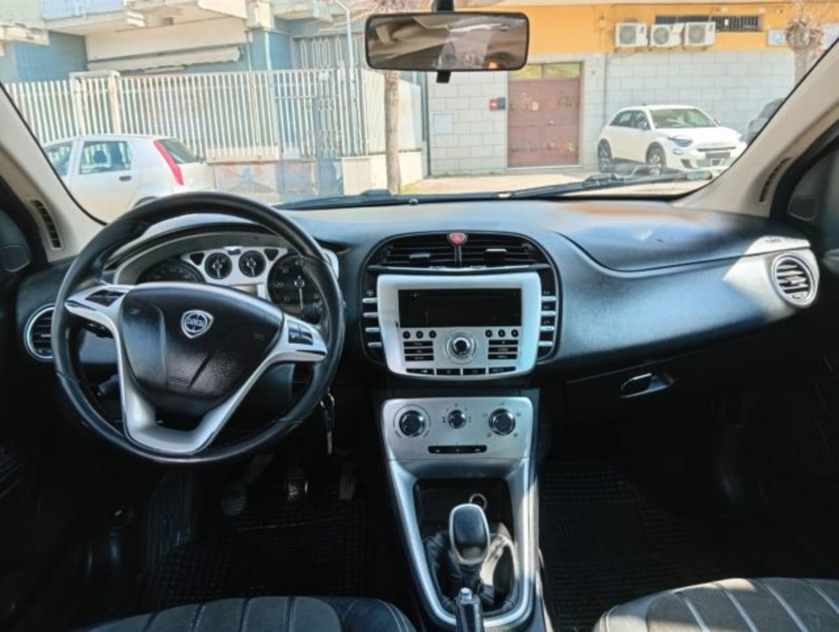 Lancia Delta 1.6 MJT DPF Oro (10)