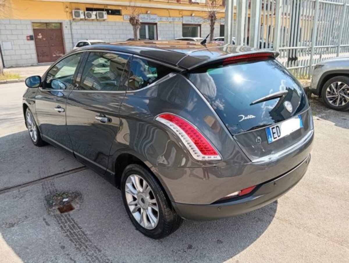 Lancia Delta 1.6 MJT DPF Oro (4)