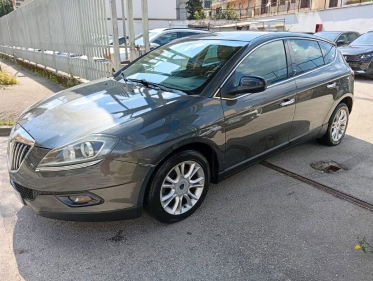 Lancia Delta 1.6 MJT DPF Oro (6)