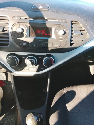 Kia Picanto 1.0 12V 5 porte AMT Style (11)