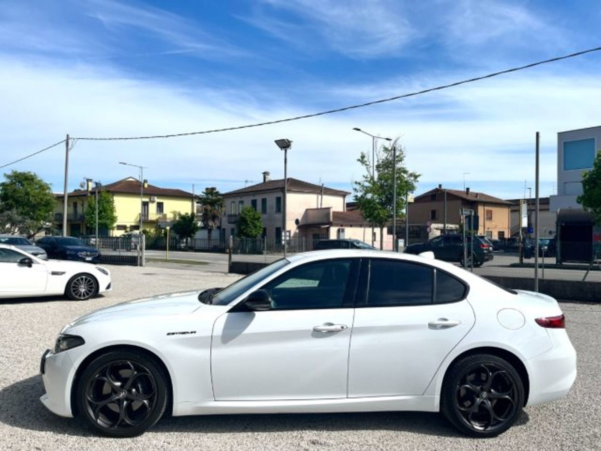 Alfa Romeo Giulia 2.2 Turbodiesel 210 CV AT8 AWD Q4 Estrema (10)