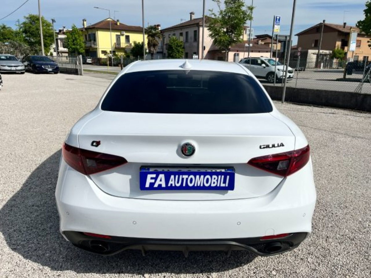 Alfa Romeo Giulia 2.2 Turbodiesel 210 CV AT8 AWD Q4 Estrema (15)