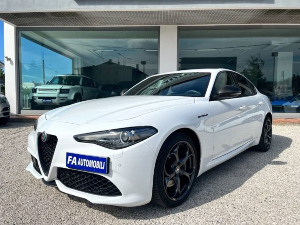 Alfa Romeo Giulia 2.2 Turbodiesel 210 CV AT8 AWD Q4 Estrema (2)