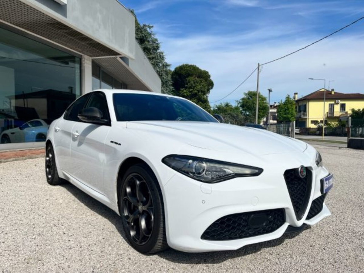 Alfa Romeo Giulia 2.2 Turbodiesel 210 CV AT8 AWD Q4 Estrema (4)