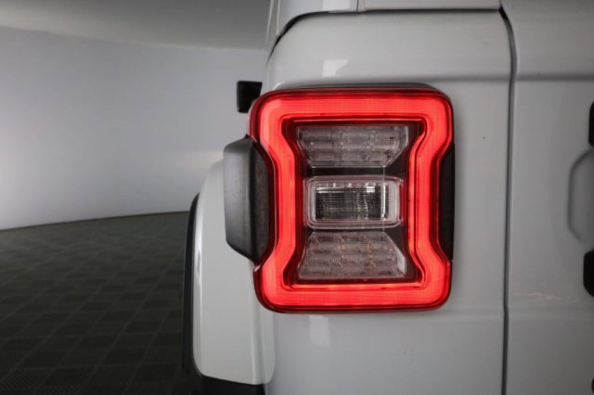 Jeep Wrangler Unlimited 2.2 Mjt II Sahara (10)