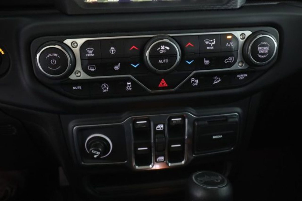 Jeep Wrangler Unlimited 2.2 Mjt II Sahara (13)