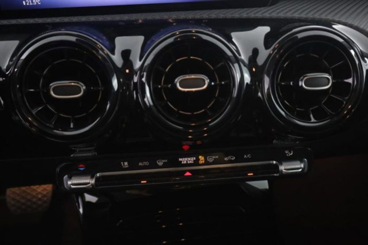 Mercedes-Benz Classe A 180 d Automatic Premium (13)