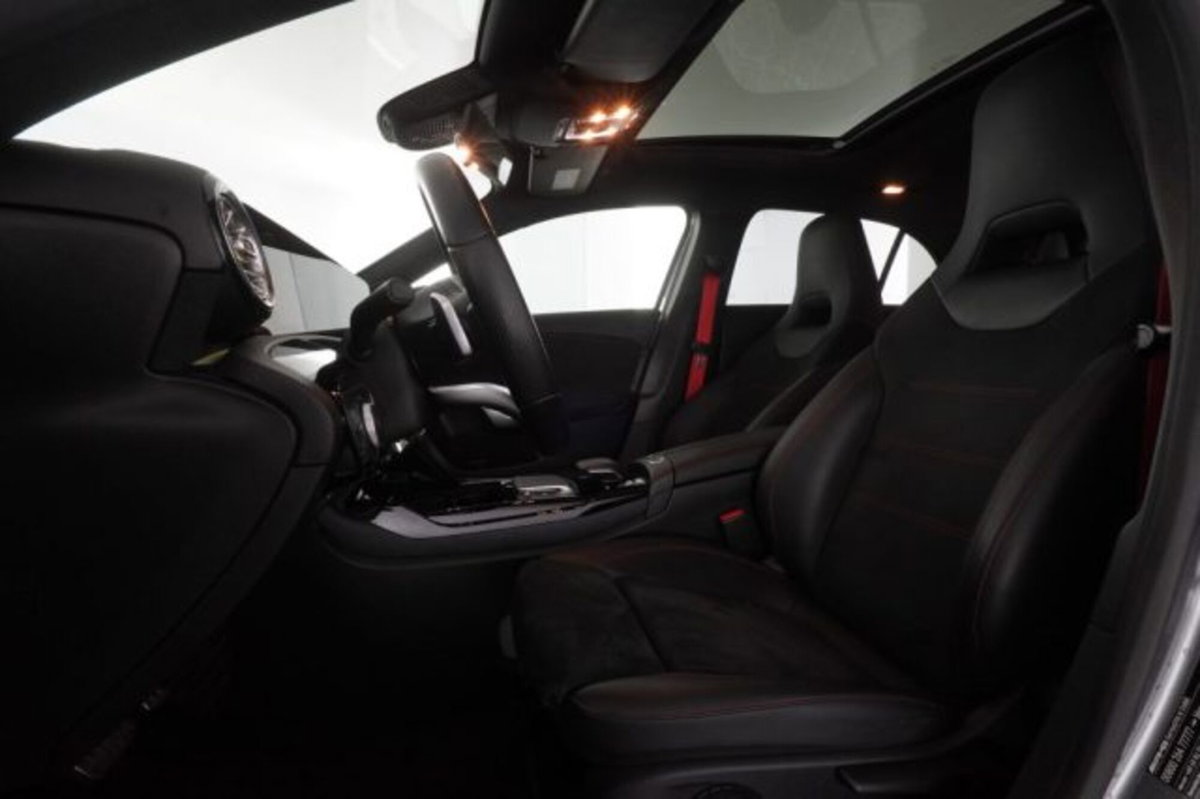 Mercedes-Benz Classe A 35 AMG 4Matic (10)