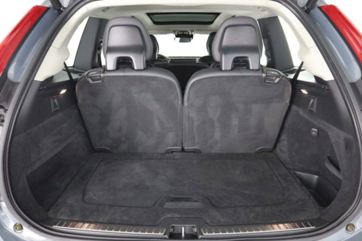Volvo XC90 B5 (d) AWD automatico 7 posti Plus Bright (7)