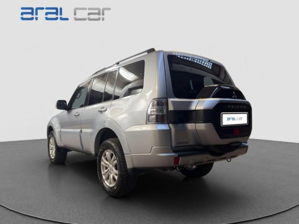 Mitsubishi Pajero 3.2 DI-D 16V aut. 5p. Instyle DPF (4)