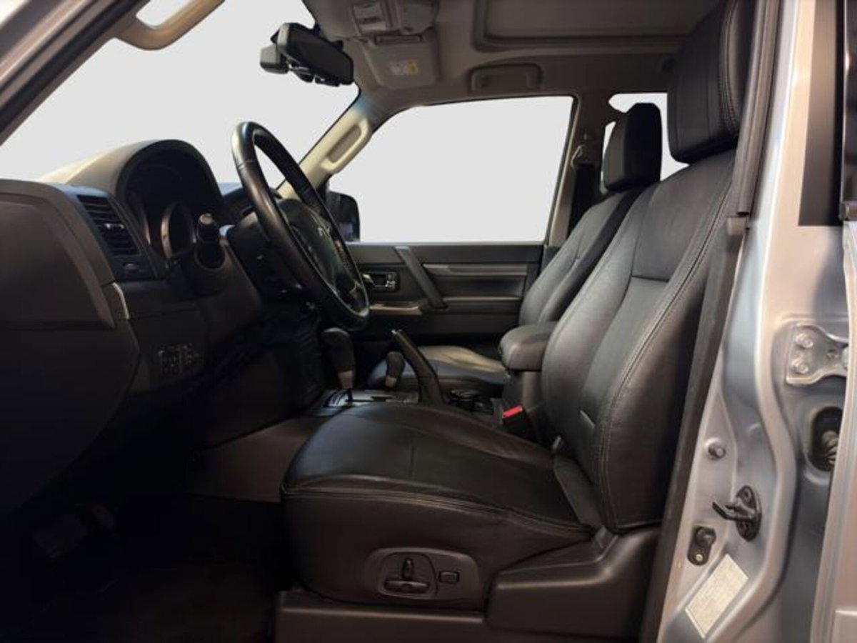 Mitsubishi Pajero 3.2 DI-D 16V aut. 5p. Instyle DPF (9)