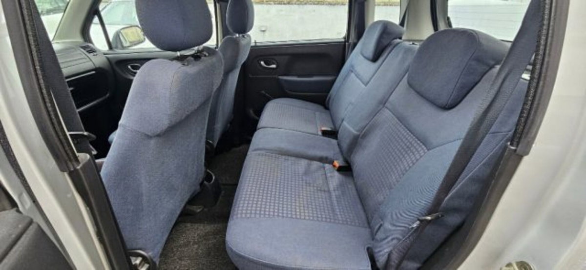 Opel Agila 1.2 16V Club (8)