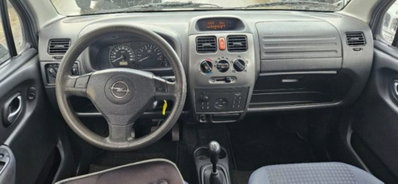Opel Agila 1.2 16V Club (9)