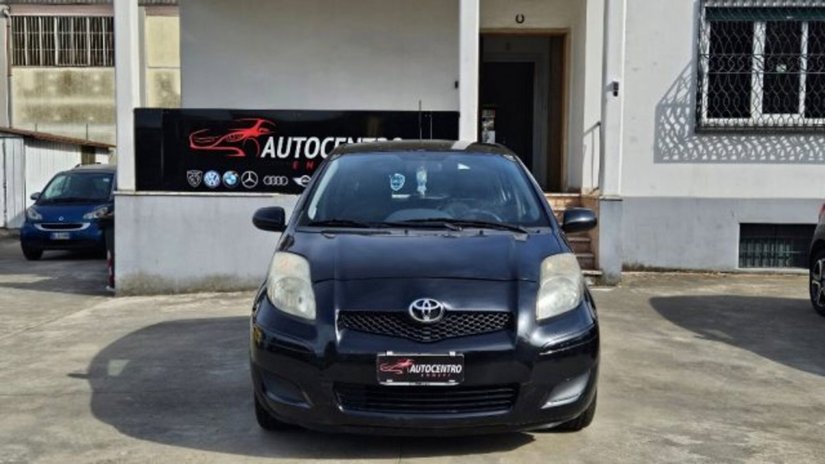 Toyota Yaris 1.0 5 porte Sol (2)
