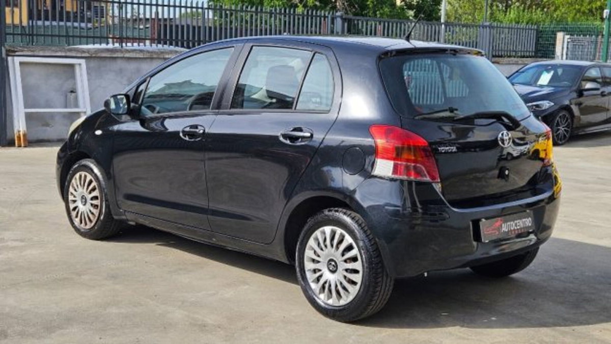 Toyota Yaris 1.0 5 porte Sol (4)