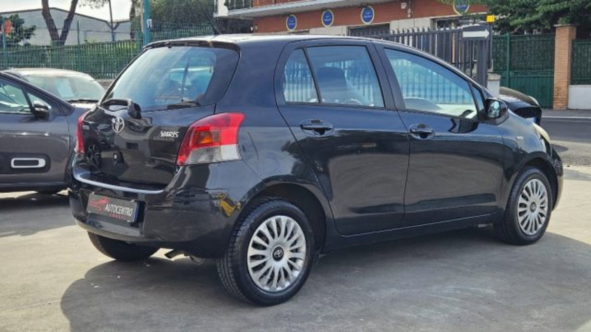 Toyota Yaris 1.0 5 porte Sol (5)