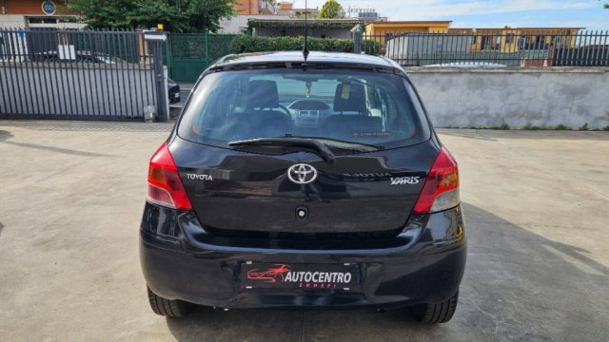 Toyota Yaris 1.0 5 porte Sol (6)