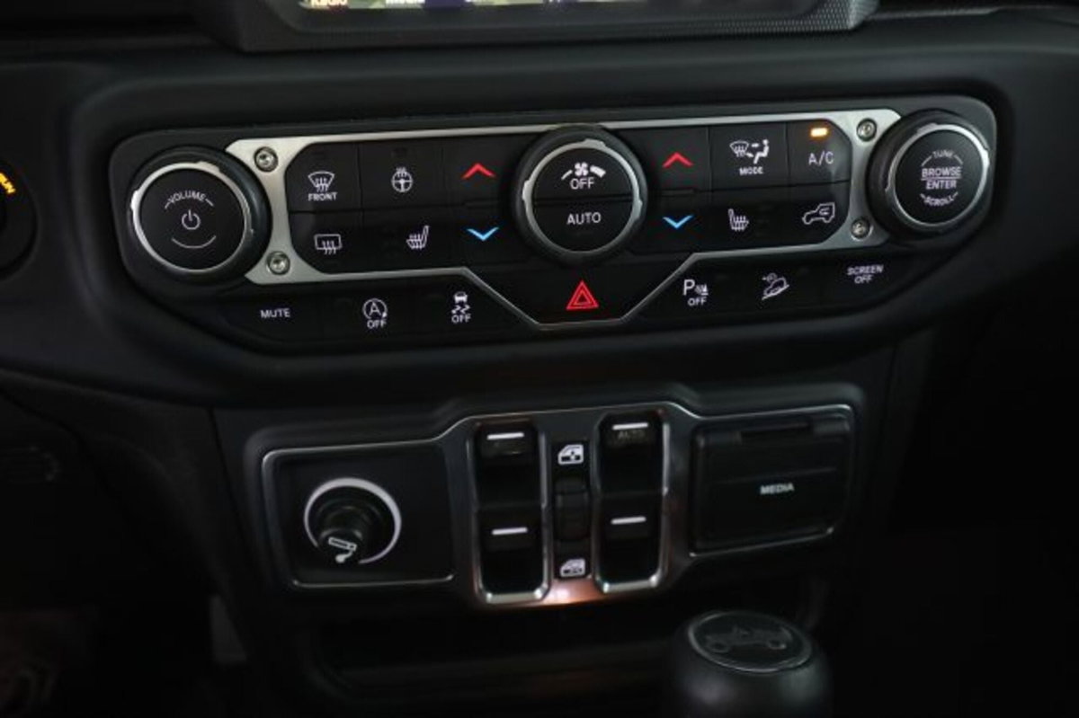 Jeep Wrangler Unlimited 2.2 Mjt II Sahara (13)