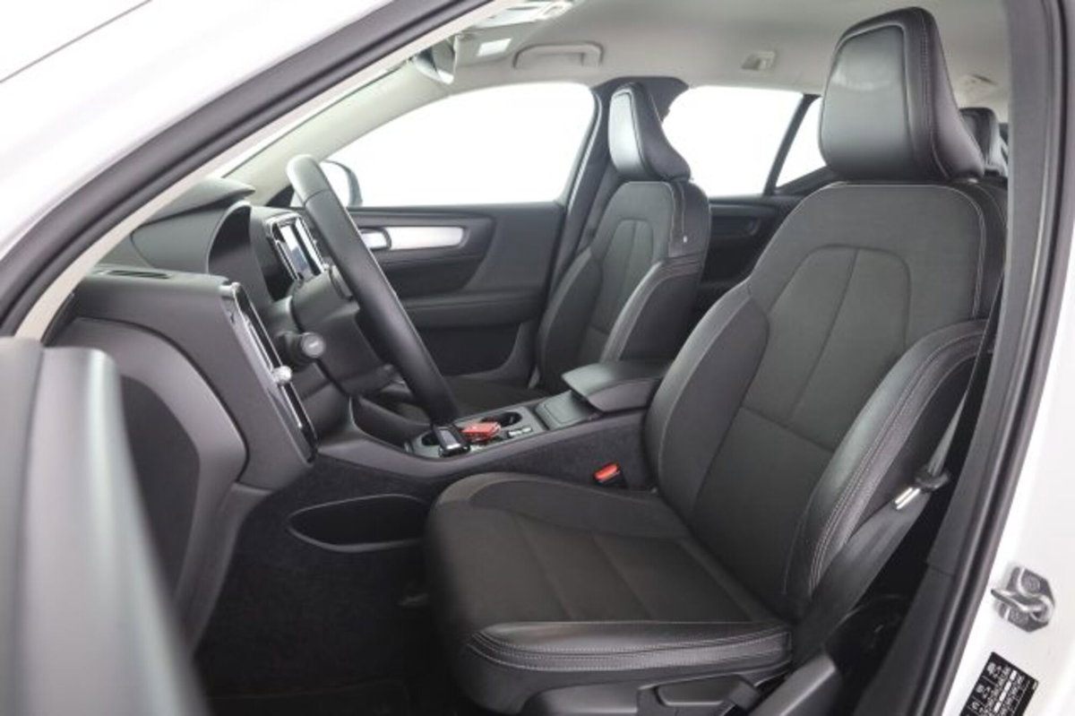 Volvo XC40 D4 AWD Geartronic Business (2)