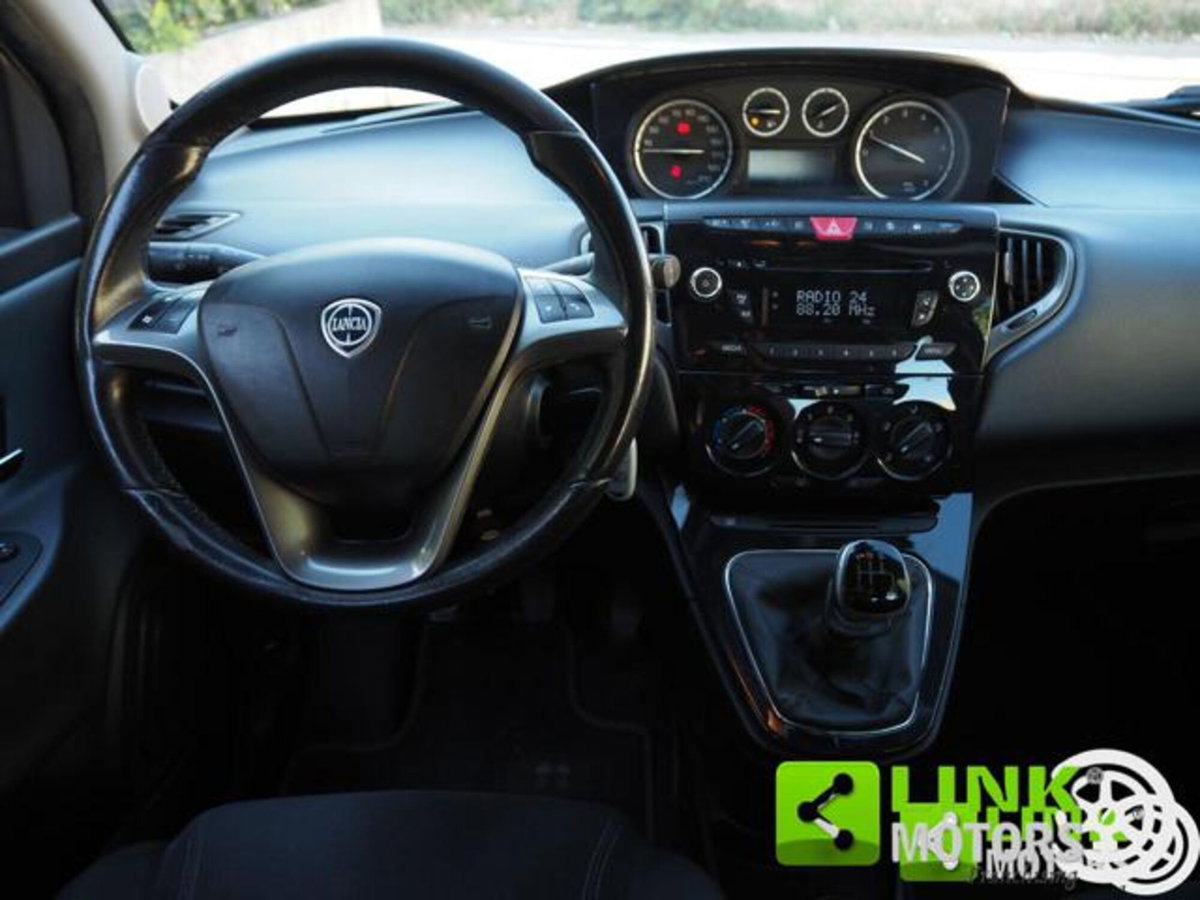 Lancia Ypsilon 1.2 69 CV 5 porte Silver (10)