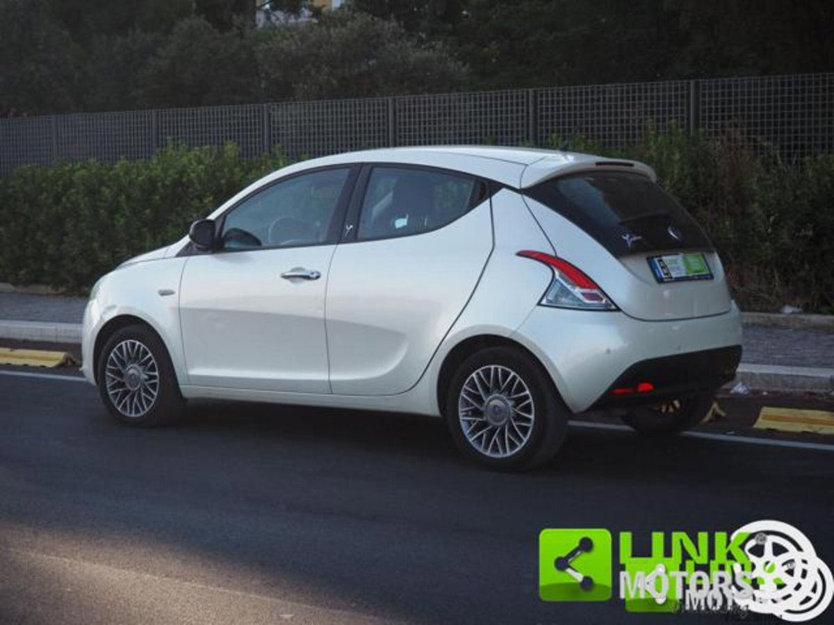 Lancia Ypsilon 1.2 69 CV 5 porte Silver (16)