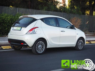 Lancia Ypsilon 1.2 69 CV 5 porte Silver (2)