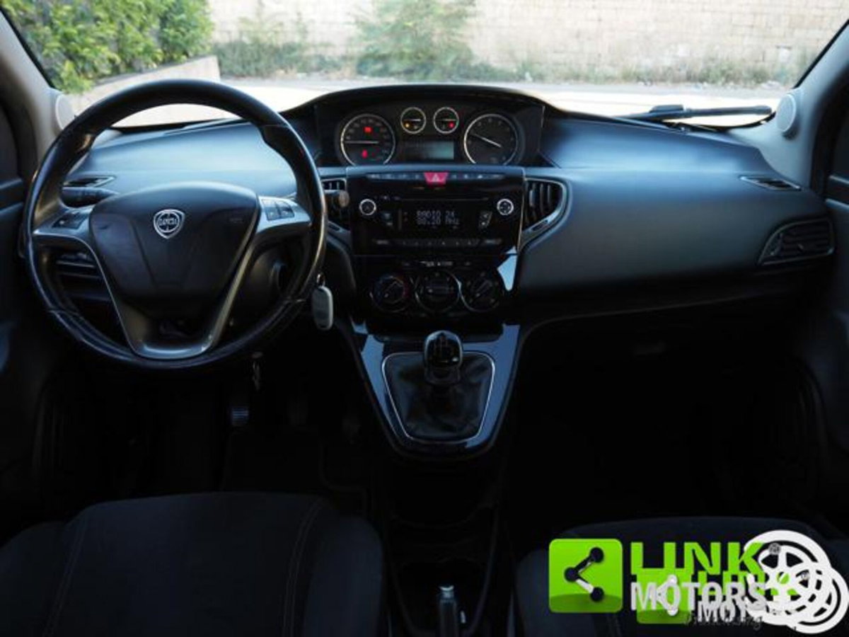 Lancia Ypsilon 1.2 69 CV 5 porte Silver (20)