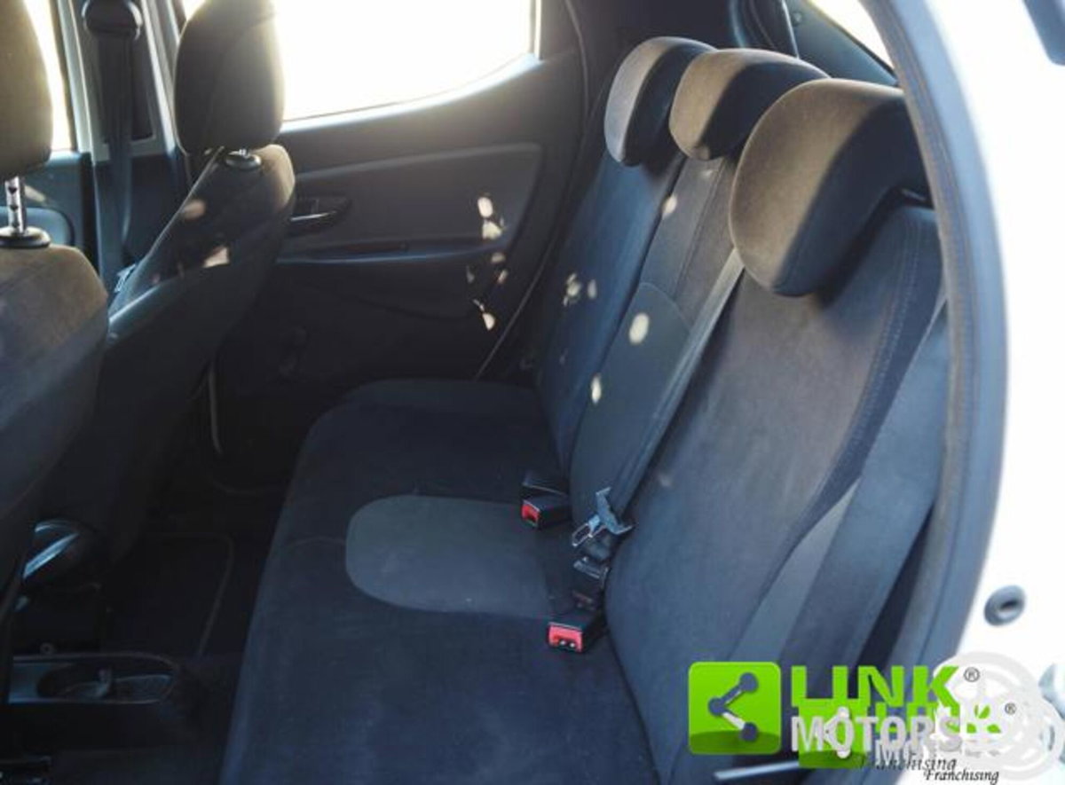 Lancia Ypsilon 1.2 69 CV 5 porte Silver (6)