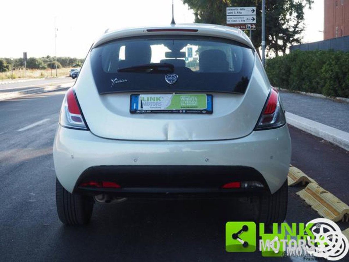 Lancia Ypsilon 1.2 69 CV 5 porte Silver (8)