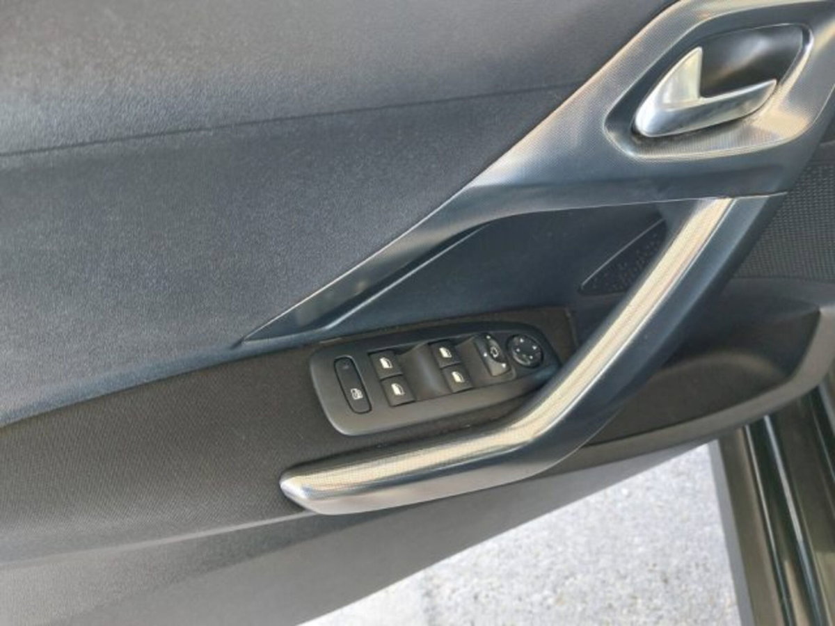 Peugeot 2008 100 S&S Allure (16)