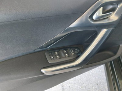 Peugeot 2008 100 S&S Allure (16)