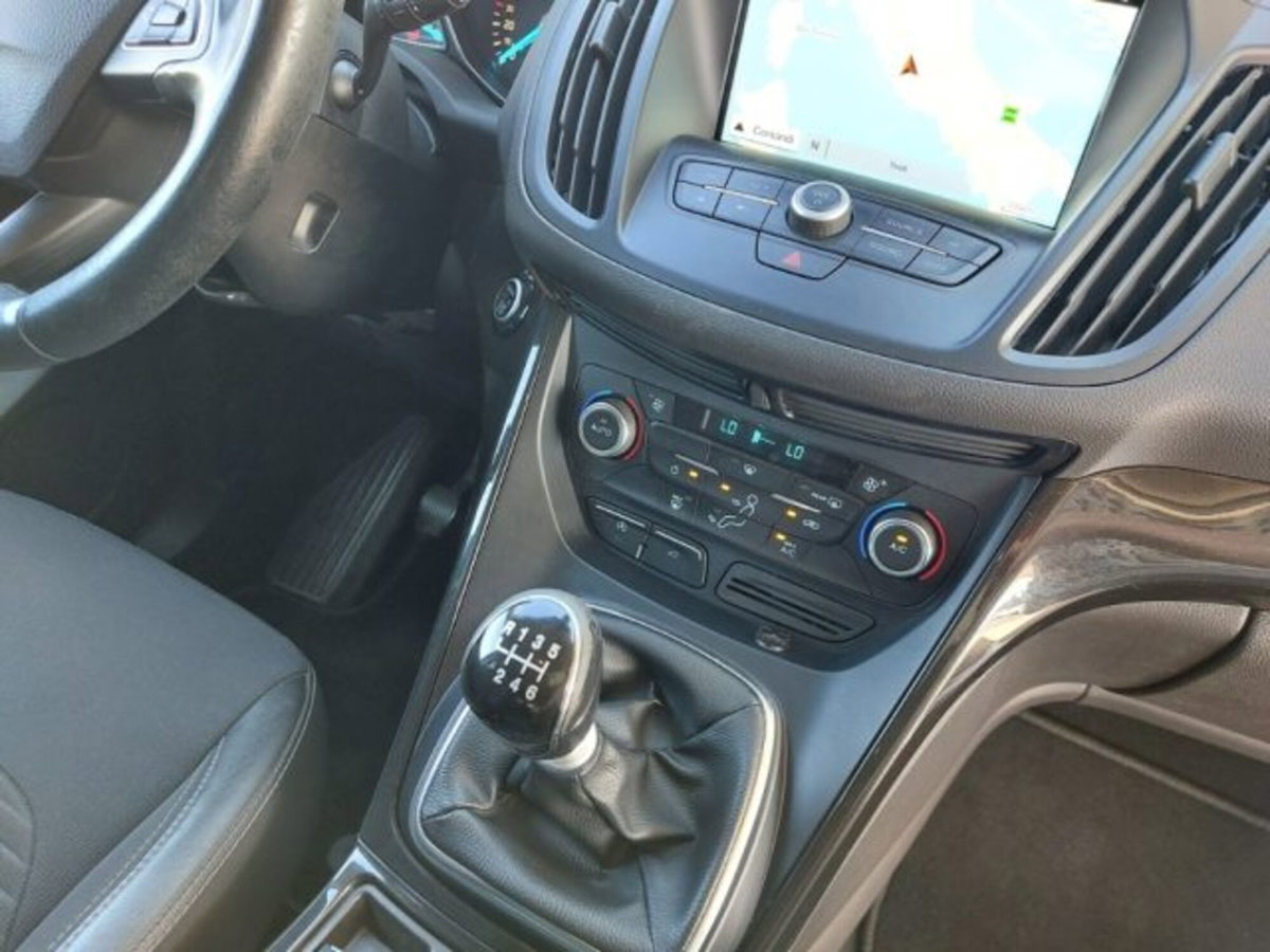 Ford Kuga 1.5 TDCI 120 CV S&S 2WD Titanium (17)
