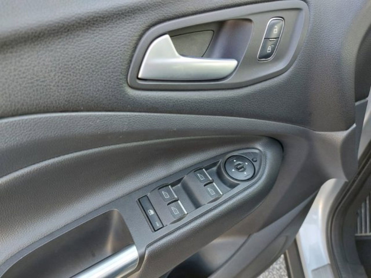 Ford Kuga 1.5 TDCI 120 CV S&S 2WD Titanium (20)