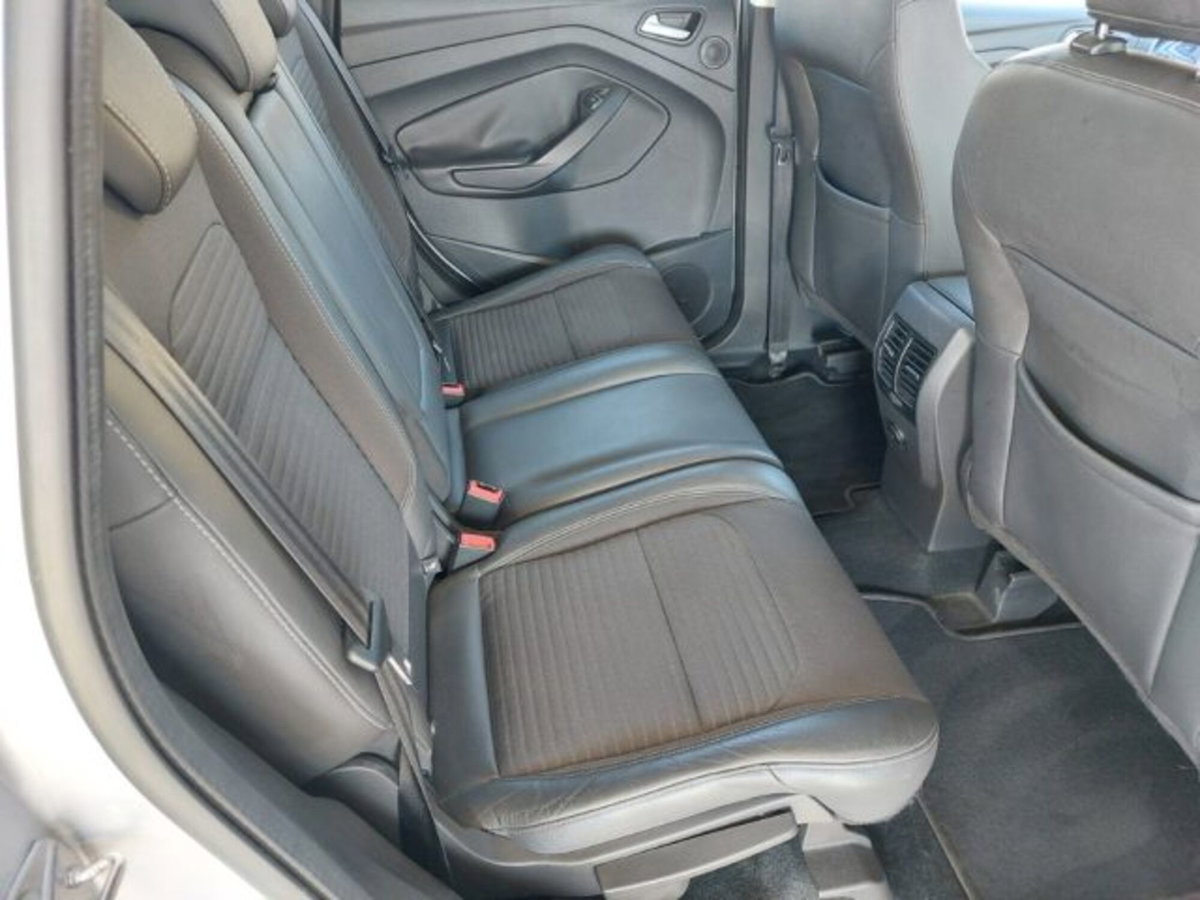Ford Kuga 1.5 TDCI 120 CV S&S 2WD Titanium (6)