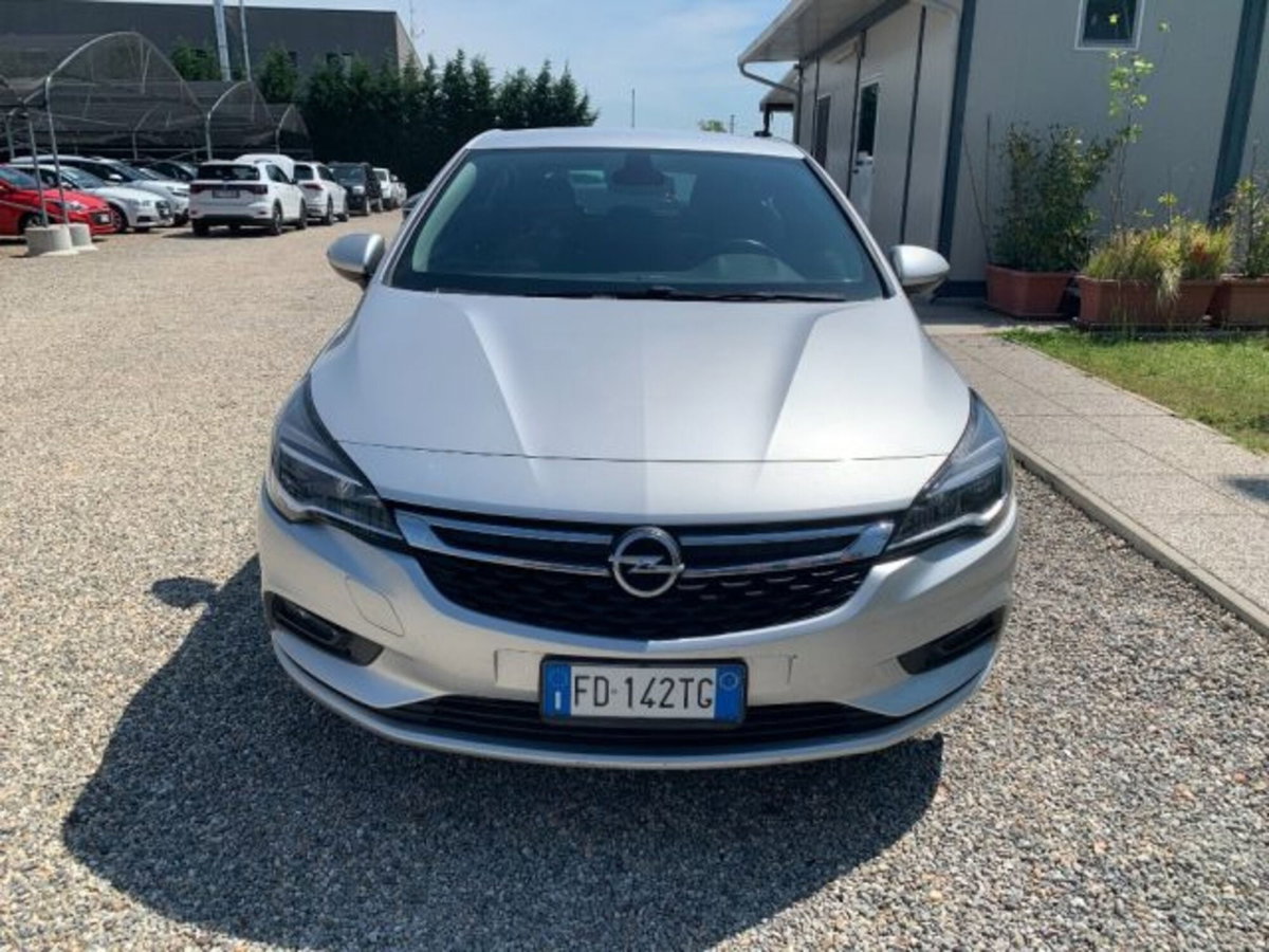 Opel Astra 1.4 Ecotec 5 porte Elective (2)