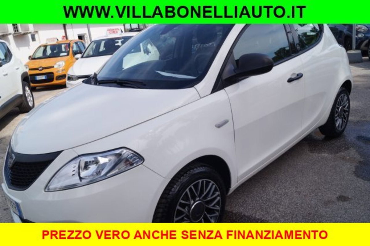 Lancia Ypsilon 1.0 FireFly 5 porte S&S Hybrid Ecochic Silver