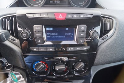 Lancia Ypsilon 1.0 FireFly 5 porte S&S Hybrid Ecochic Silver (14)